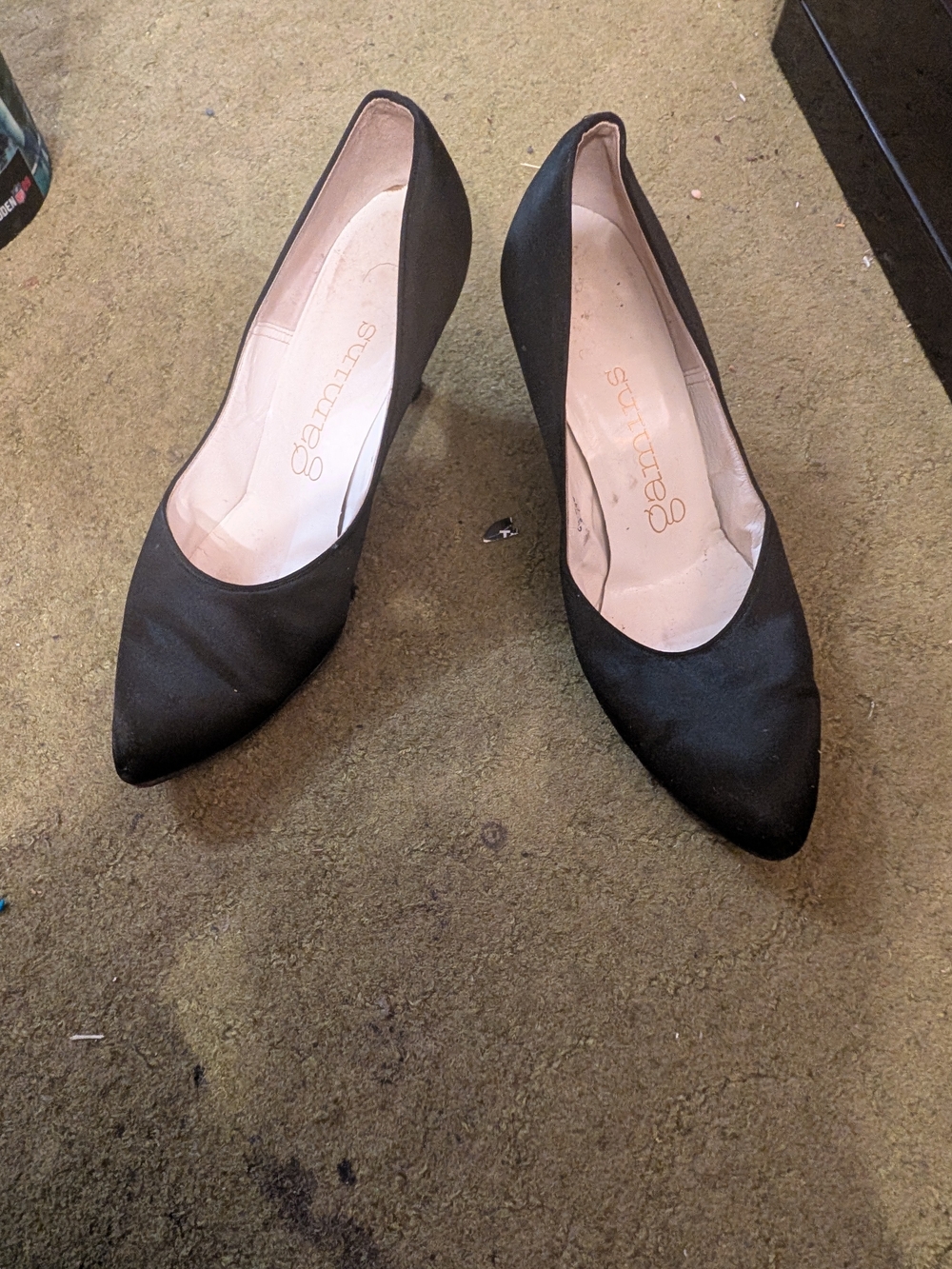 Vintage Gamins black satin Pumps feat. An Elegant Pointed  Toe